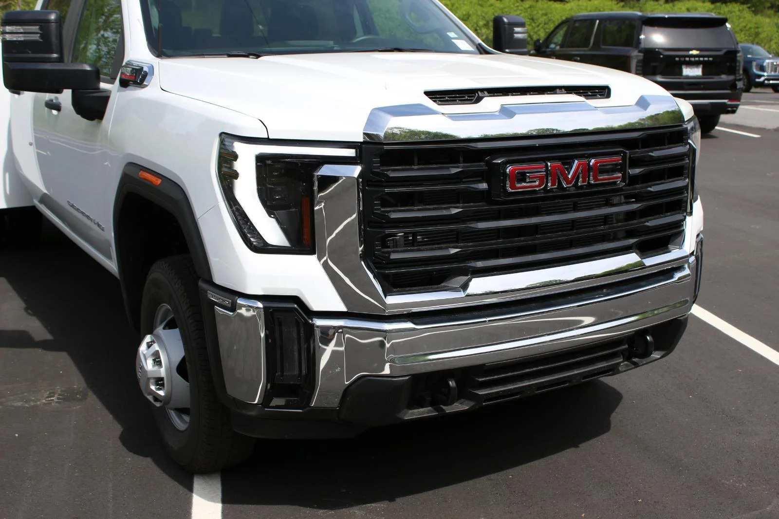 New 2026 Summit White GMC Pro image 5