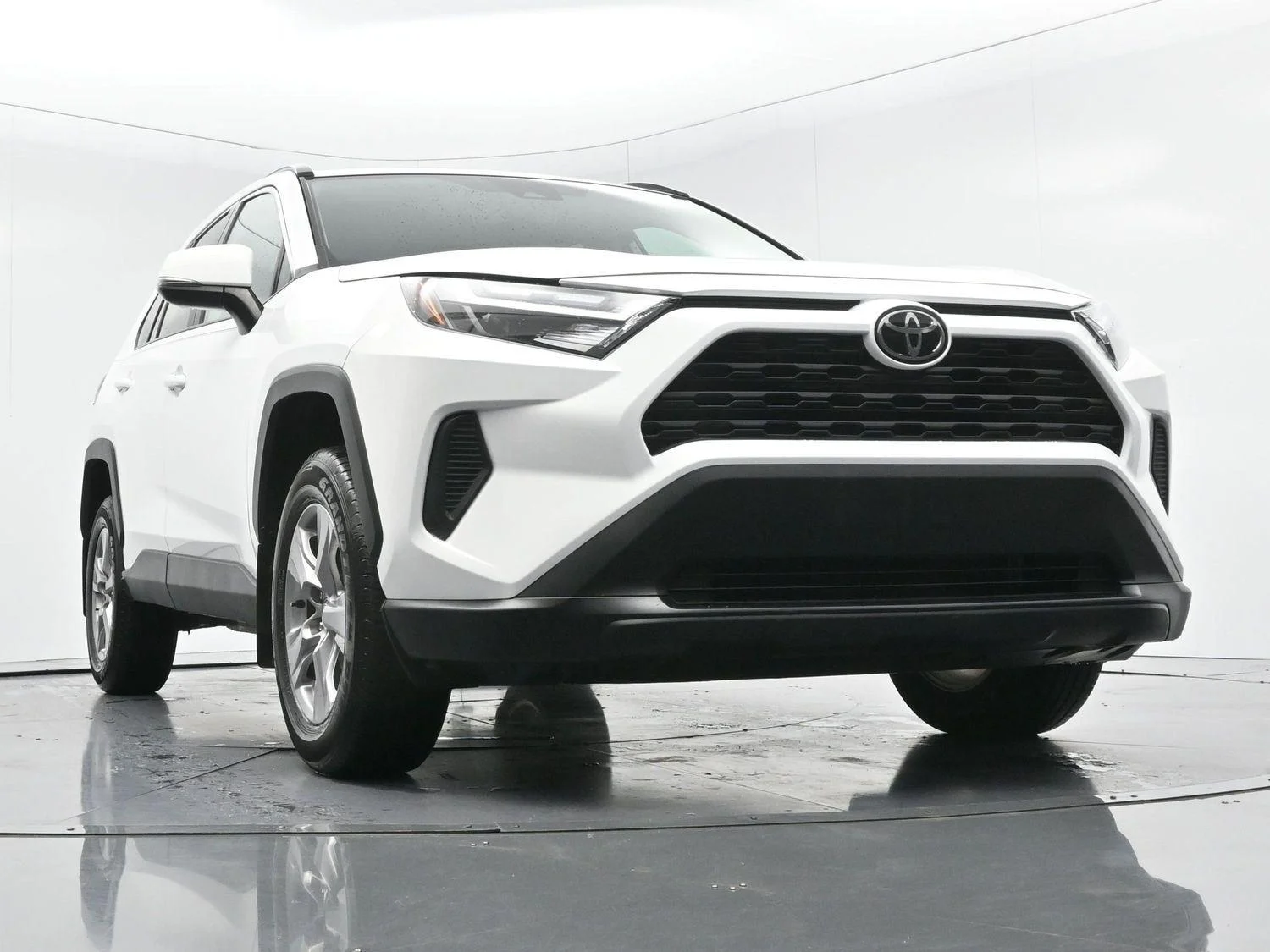Used 2025 White Toyota XLE image 43