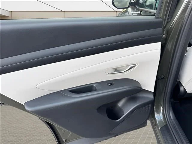 Used 2025 Green Hyundai SEL image 16