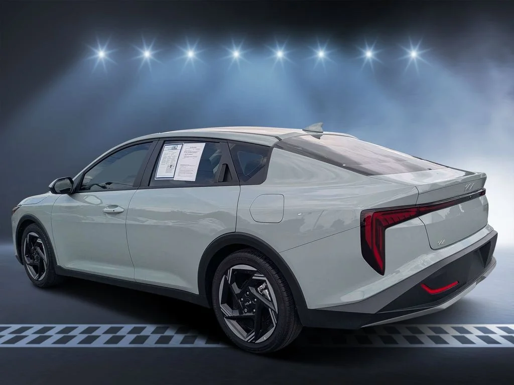 Used 2025  Kia EX image 6