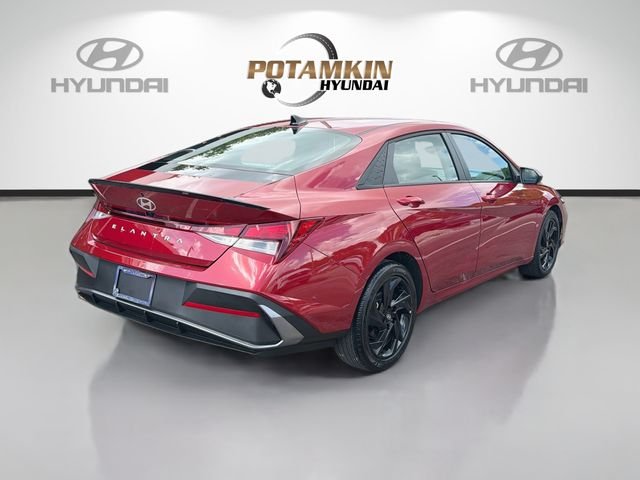 Used 2026 Red Hyundai SEL Sport image 5