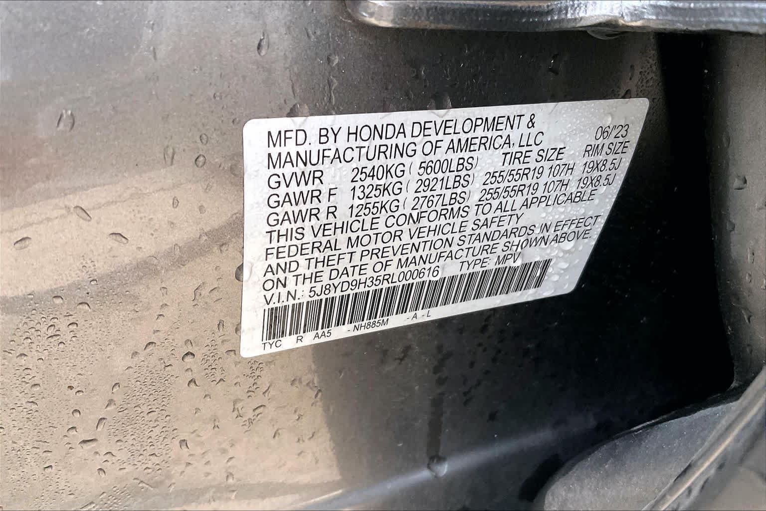 Used 2024 Liquid Carbon Metallic Acura  image 32