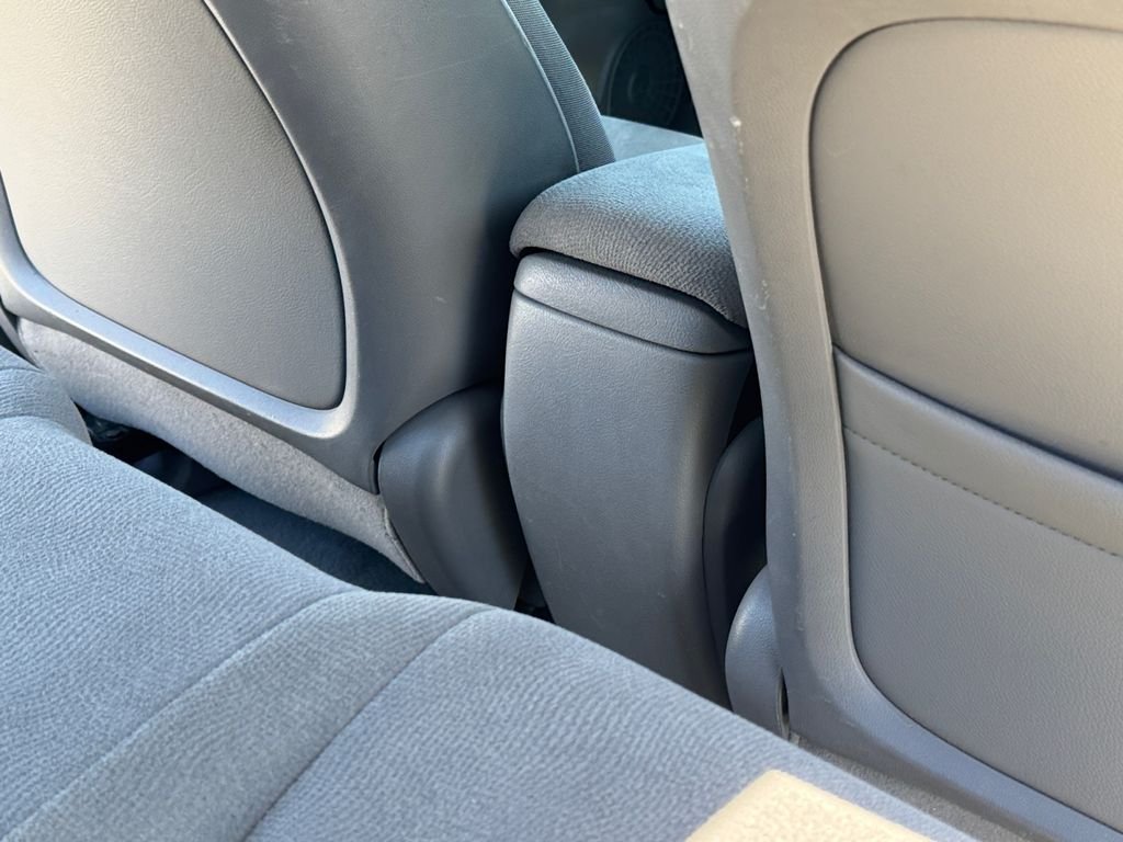 Used 2007 Alabaster Silver Metallic Honda LX image 21