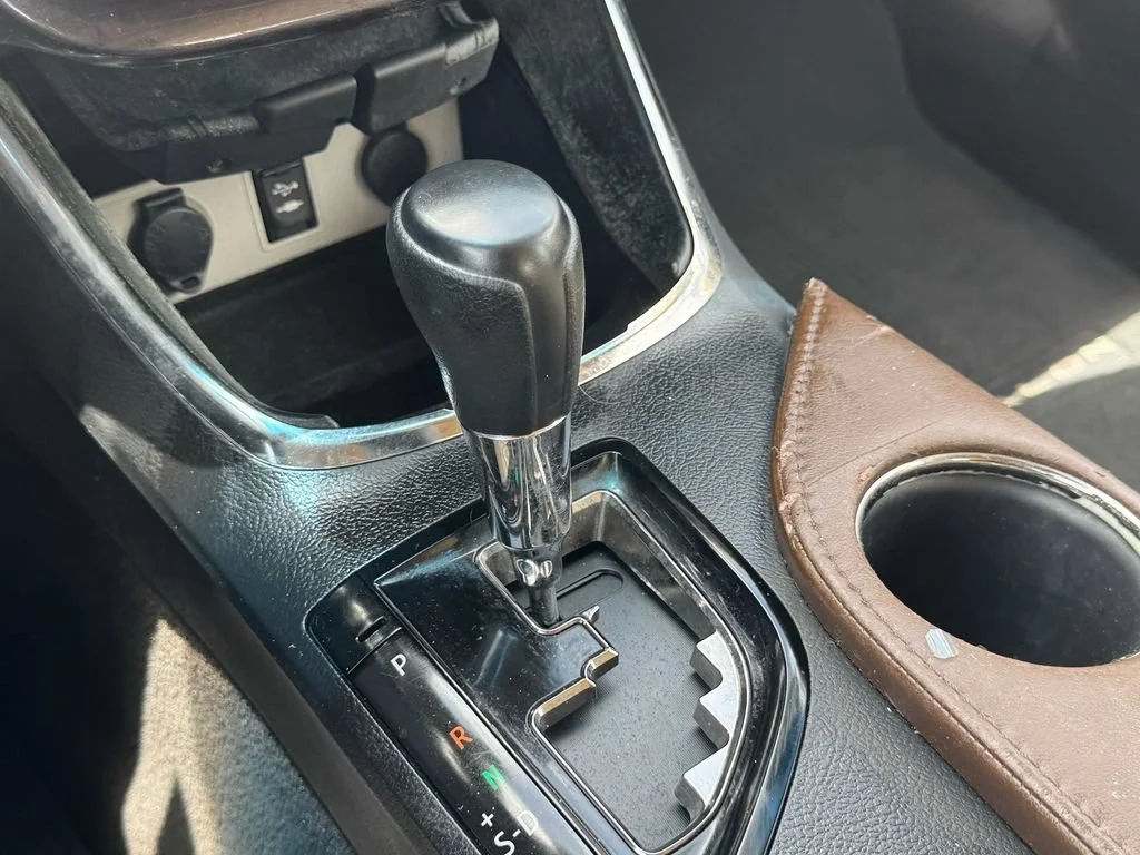 Used 2014 Beige Toyota XLE Premium image 23