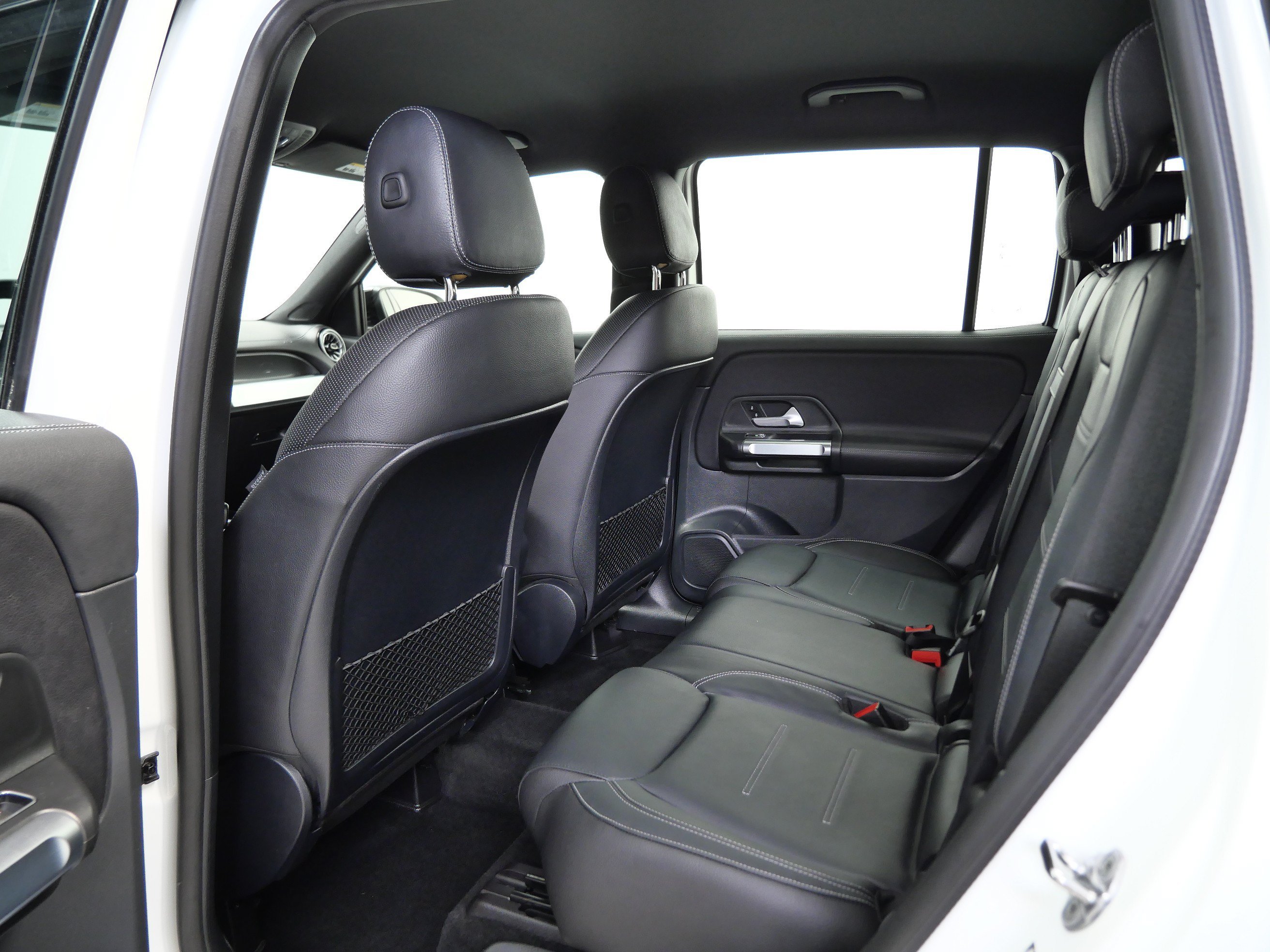 Used 2022 Polar White Mercedes-Benz AMG® GLB 35 image 17
