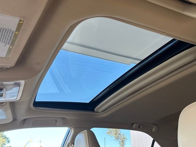 Used 2017 White Toyota XLE image 18