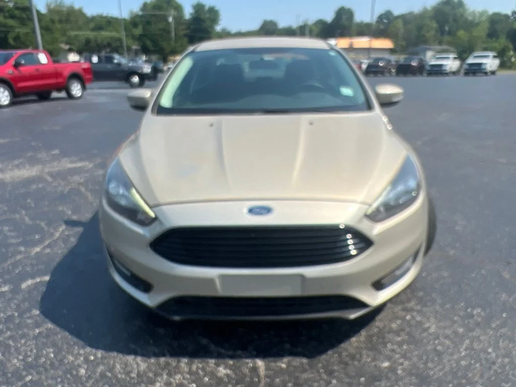 Used 2017 White Gold Metallic Ford SE image 6