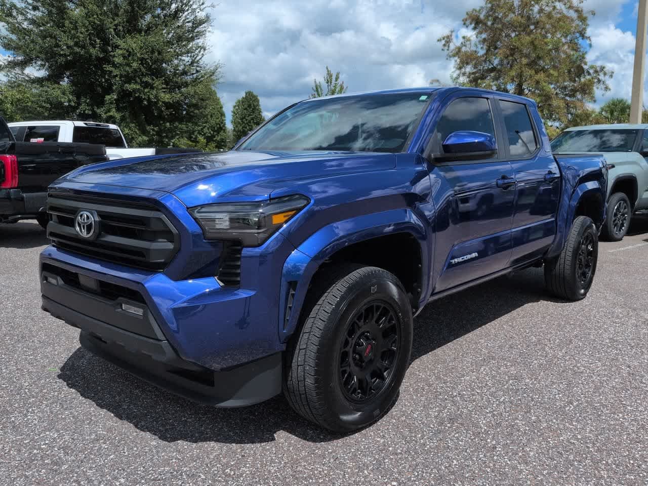 Used 2025 Blue Crush Metallic Toyota SR5 image 2