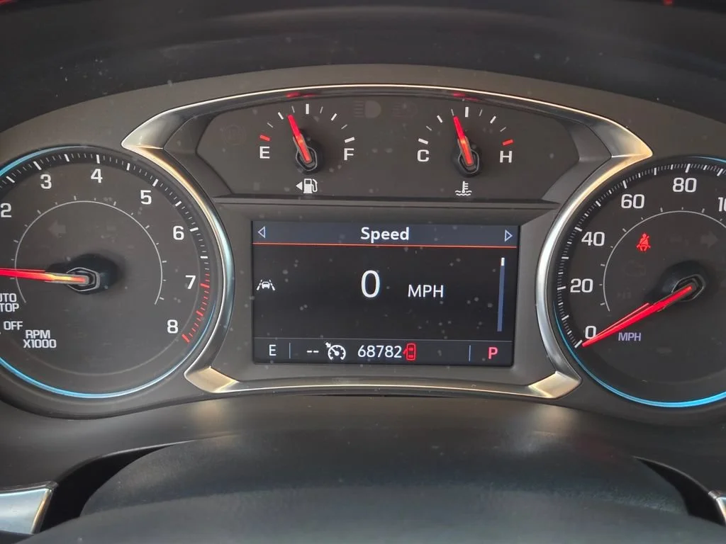 Used 2023 SUMMIT WHITE Chevrolet LT Cloth image 21
