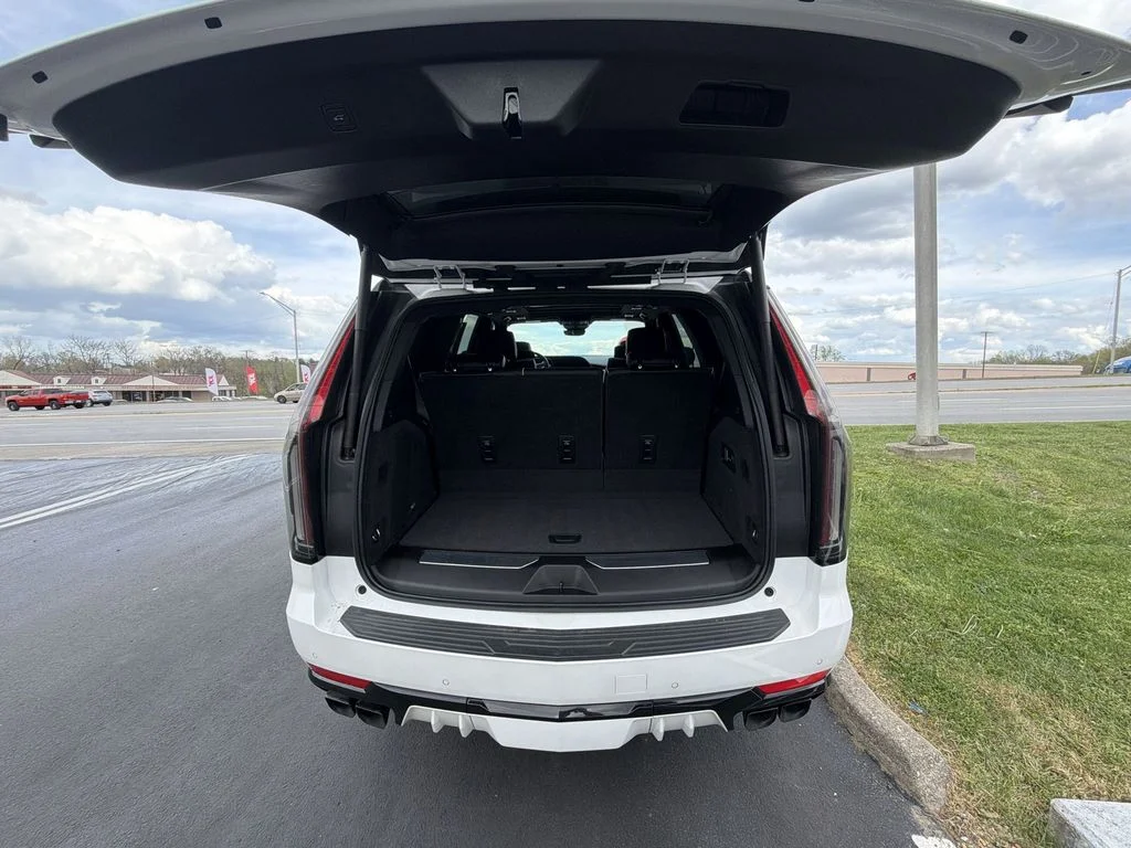 Used 2023 White Cadillac V-Series image 31