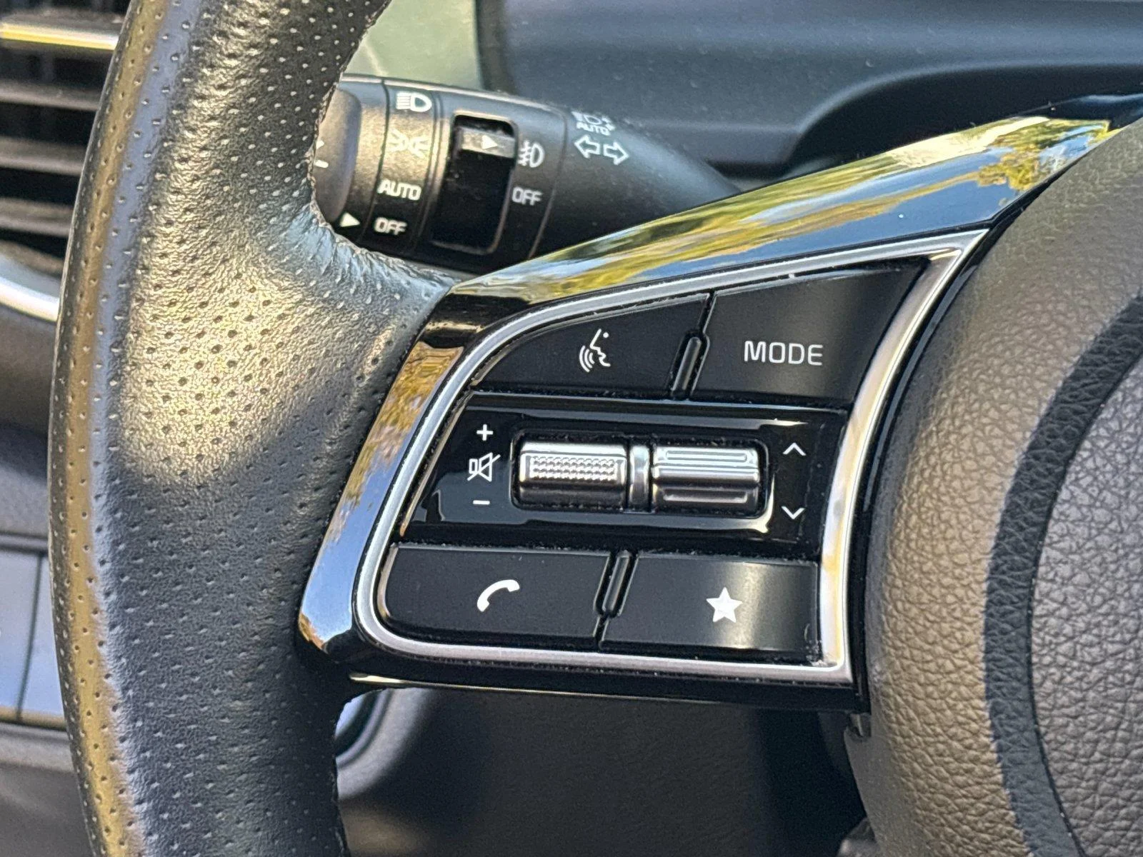 Used 2024 Snow White Pearl Kia SX image 18