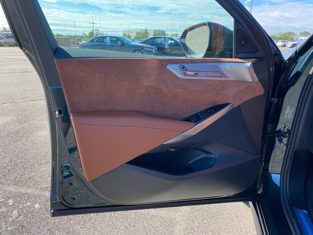 New 2027 Vancouver Green Metallic BMW 40 xDrive image 17