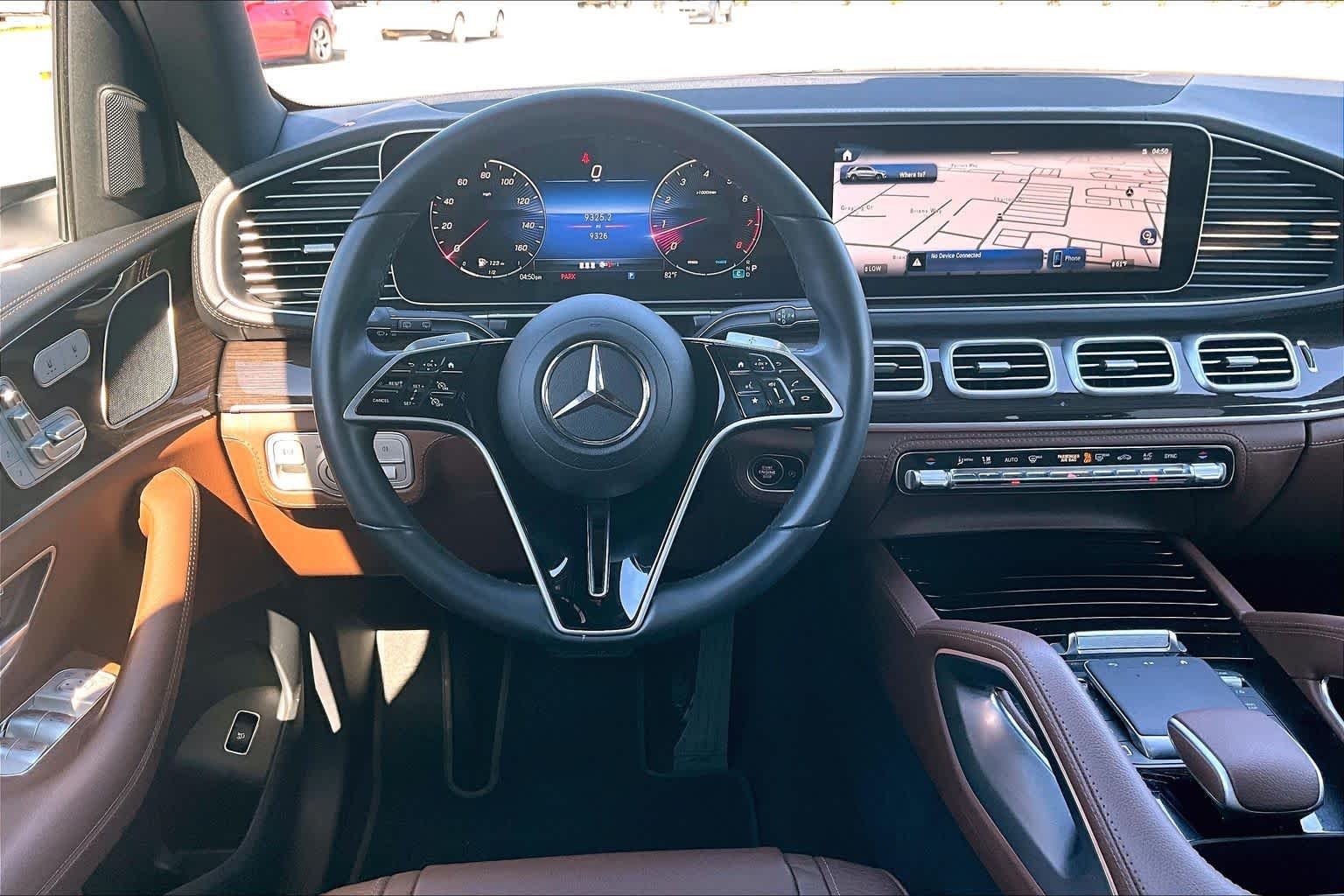 Certified Used 2025 MANUFAKTUR Moonlight White Metallic Mercedes-Benz GLE 450 image 6