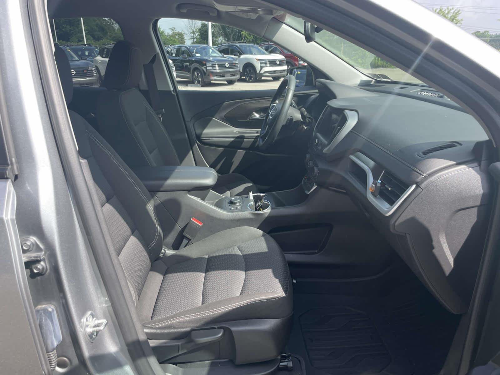 Used 2024 Sterling Metallic GMC SLE image 27