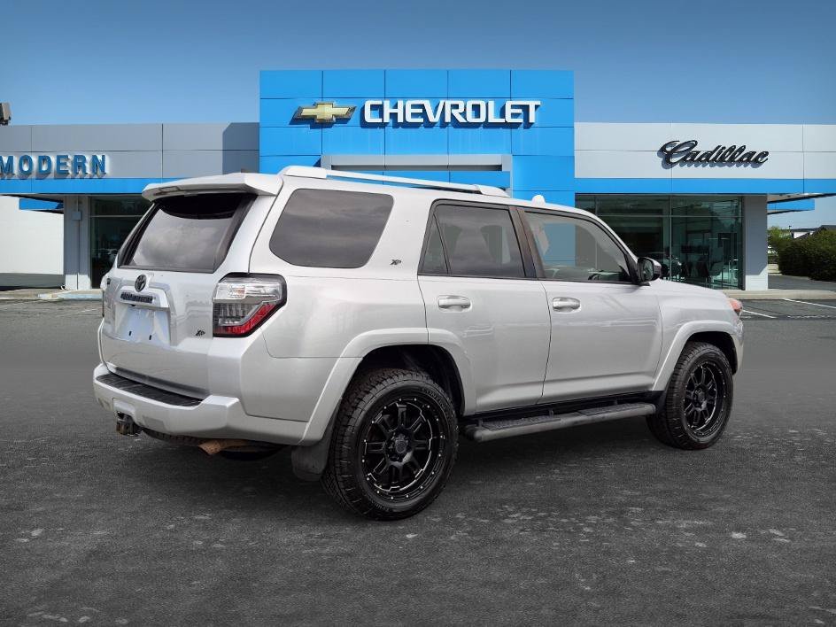 Used 2016 CLASSIC SILVER METALLIC Toyota Limited image 5