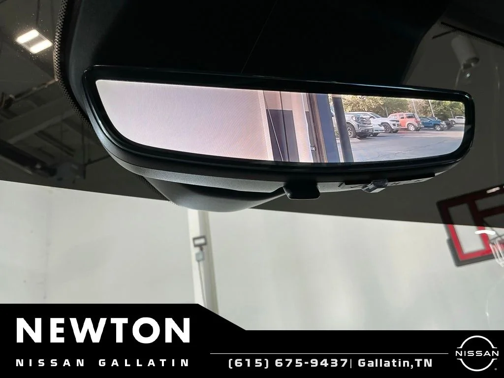 Used 2021 Crystal White Tricoat Cadillac Sport Platinum image 10