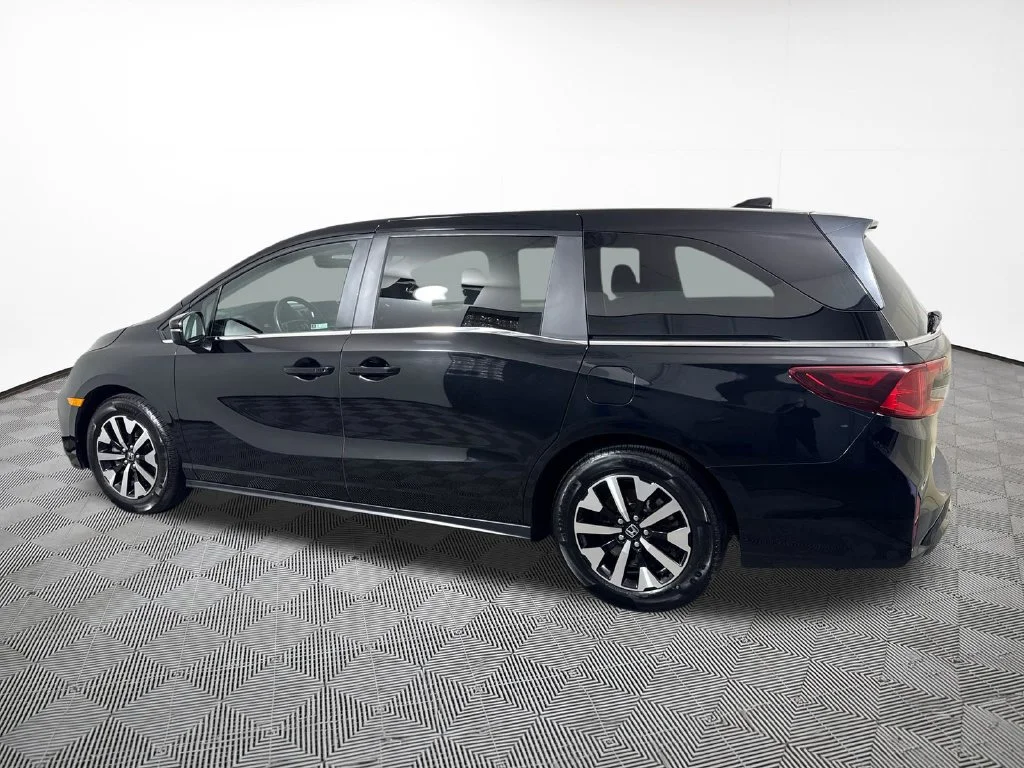 Used 2025 Black Honda EX-L image 11