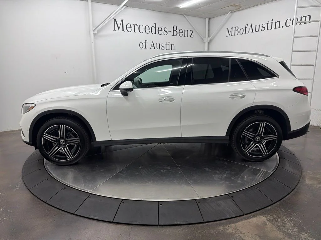 New 2027 White Mercedes-Benz GLC 300 image 4