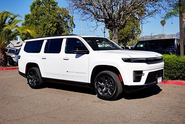 New 2026 Bright White Clear-Coat Exterior Paint Jeep Limited Altitude image 6