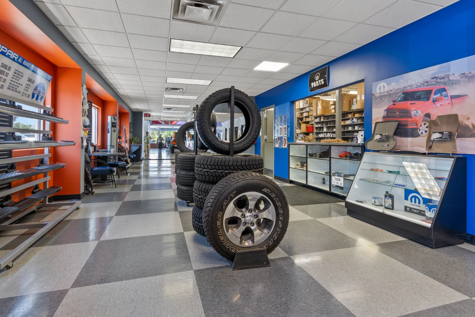 Used 2018 Ivory Tri-Coat Pearl Dodge R/T image 8