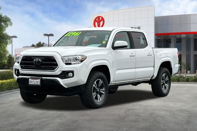 Used 2019 White Toyota SR5 image 9