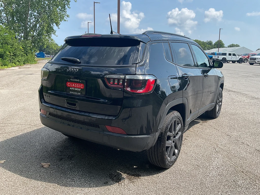 New 2026 Diamond Black Crystal Pearlcoat Jeep Limited Altitude image 7
