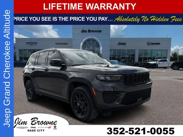 Used 2024 Gray Jeep Altitude image 1