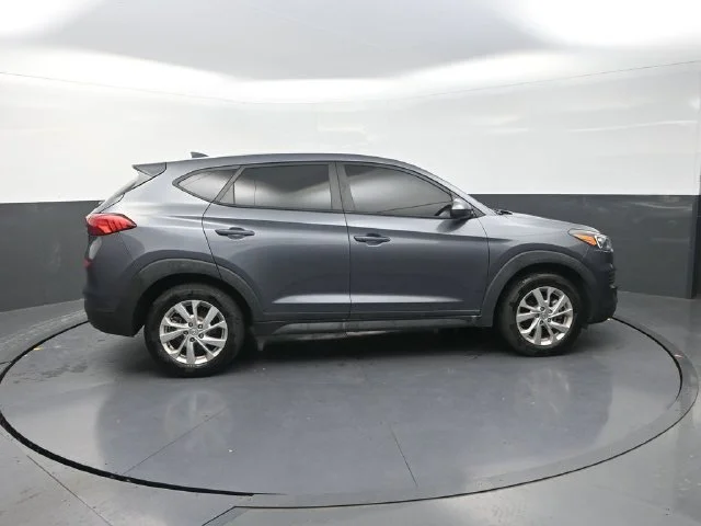 Used 2021 Gray Hyundai SE image 9
