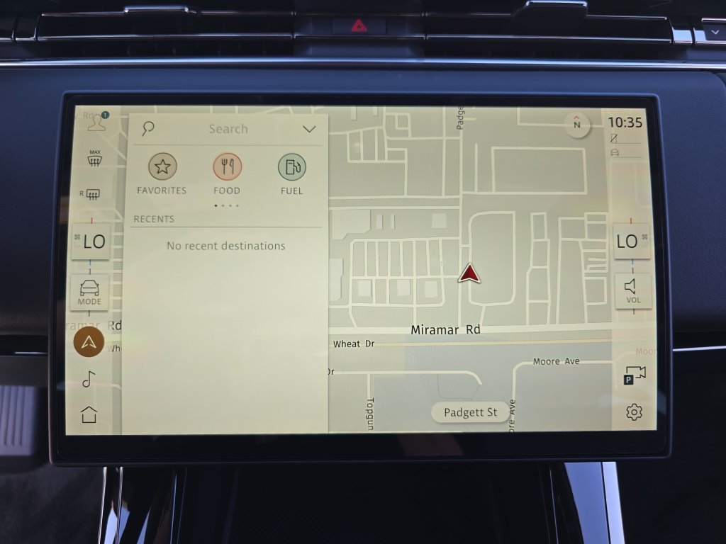 New 2027 Santorini Black LAND ROVER Dynamic SE P400 image 23