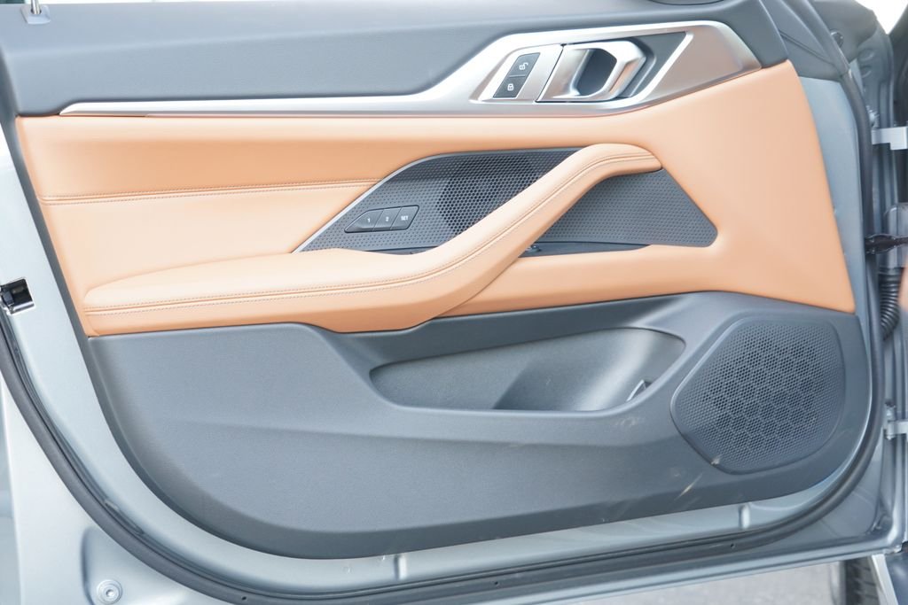 New 2026 Skyscraper Grey Metallic BMW xDrive40 image 9
