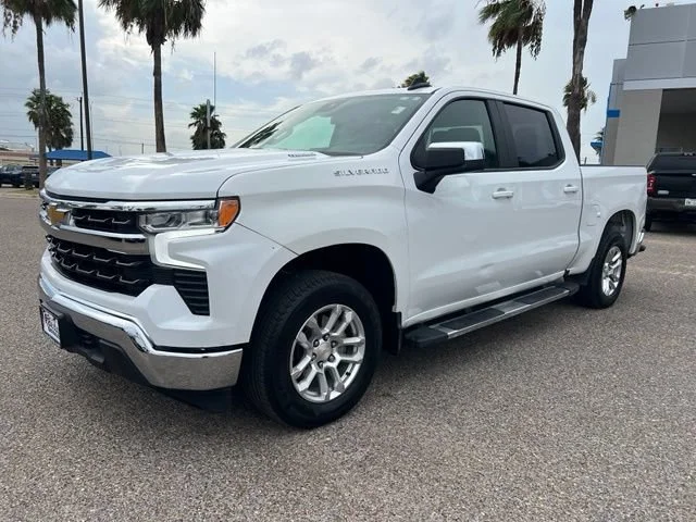 Used 2025 Summit White Chevrolet LT image 3
