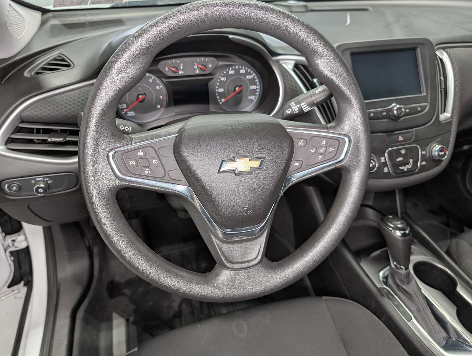 Used 2018 Summit White Chevrolet LS image 33