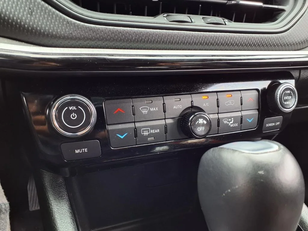 Used 2025 Silver Jeep Trailhawk image 9
