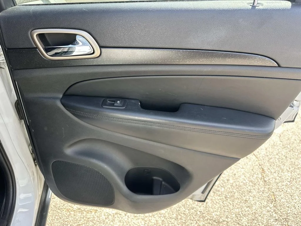 Used 2015 White/off-white Jeep Laredo image 13