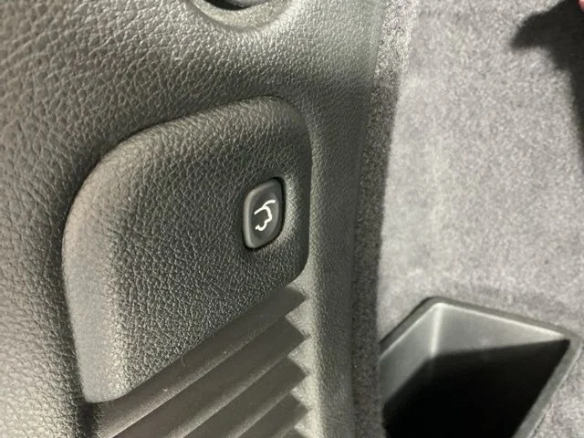 Used 2020  Dodge SRT image 32