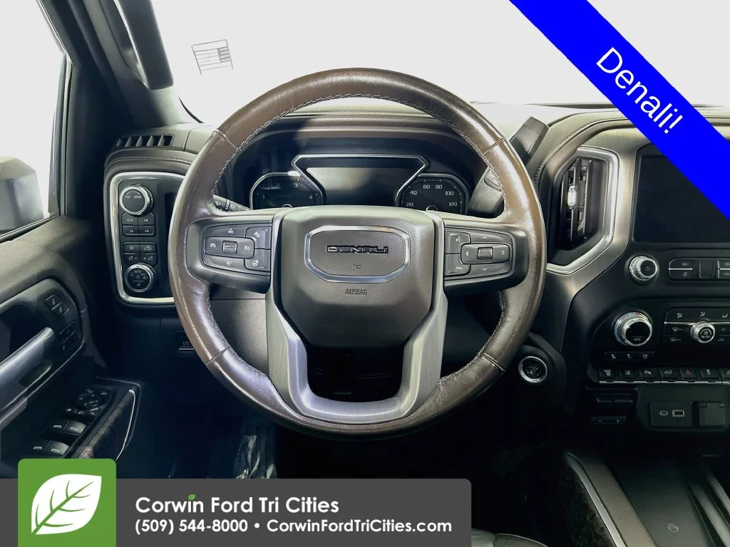 Used 2022 White Frost Tri-Coat GMC Denali image 26