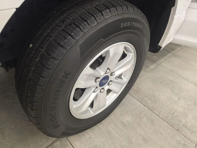 Used 2015 Oxford White Ford XLT image 34