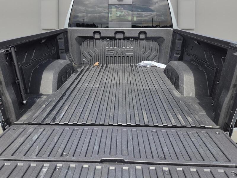 Used 2025 Sterling Metallic GMC 4WD CREW CAB 147" DENALI ULTIMATE image 16