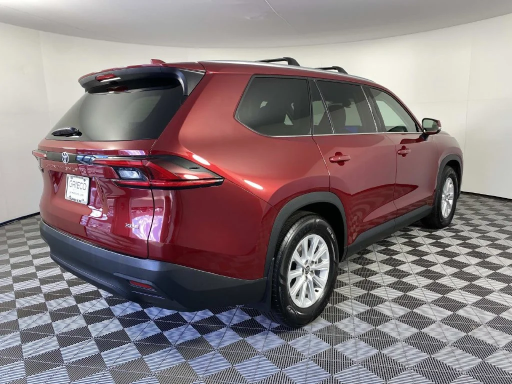 Used 2025 Red Toyota XLE image 9