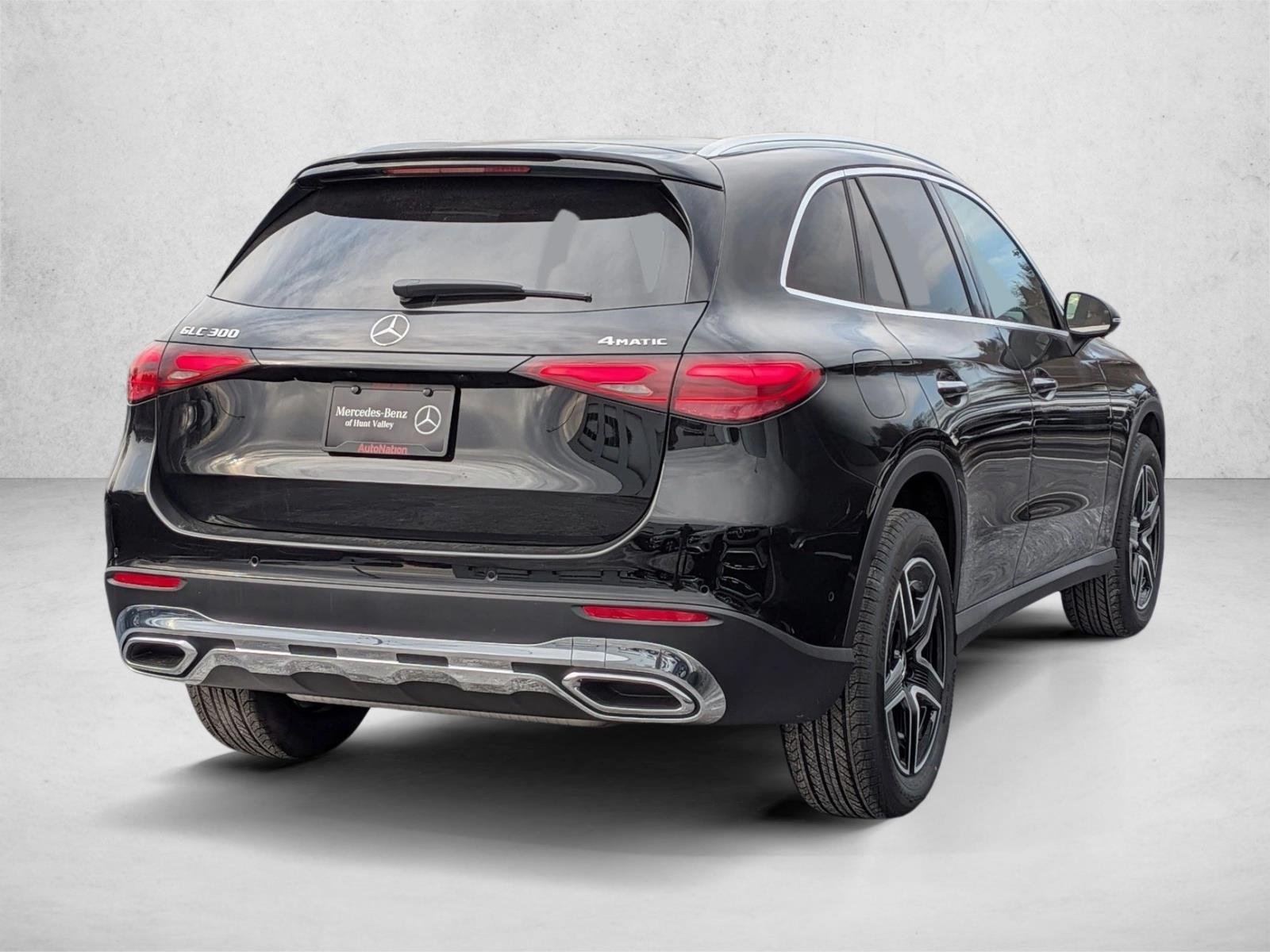 New 2026 Obsidian Black Metallic Mercedes-Benz GLC300 image 2