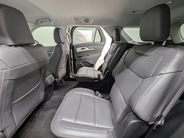 New 2026 Star White Metallic Tri-Coat Ford Active image 45