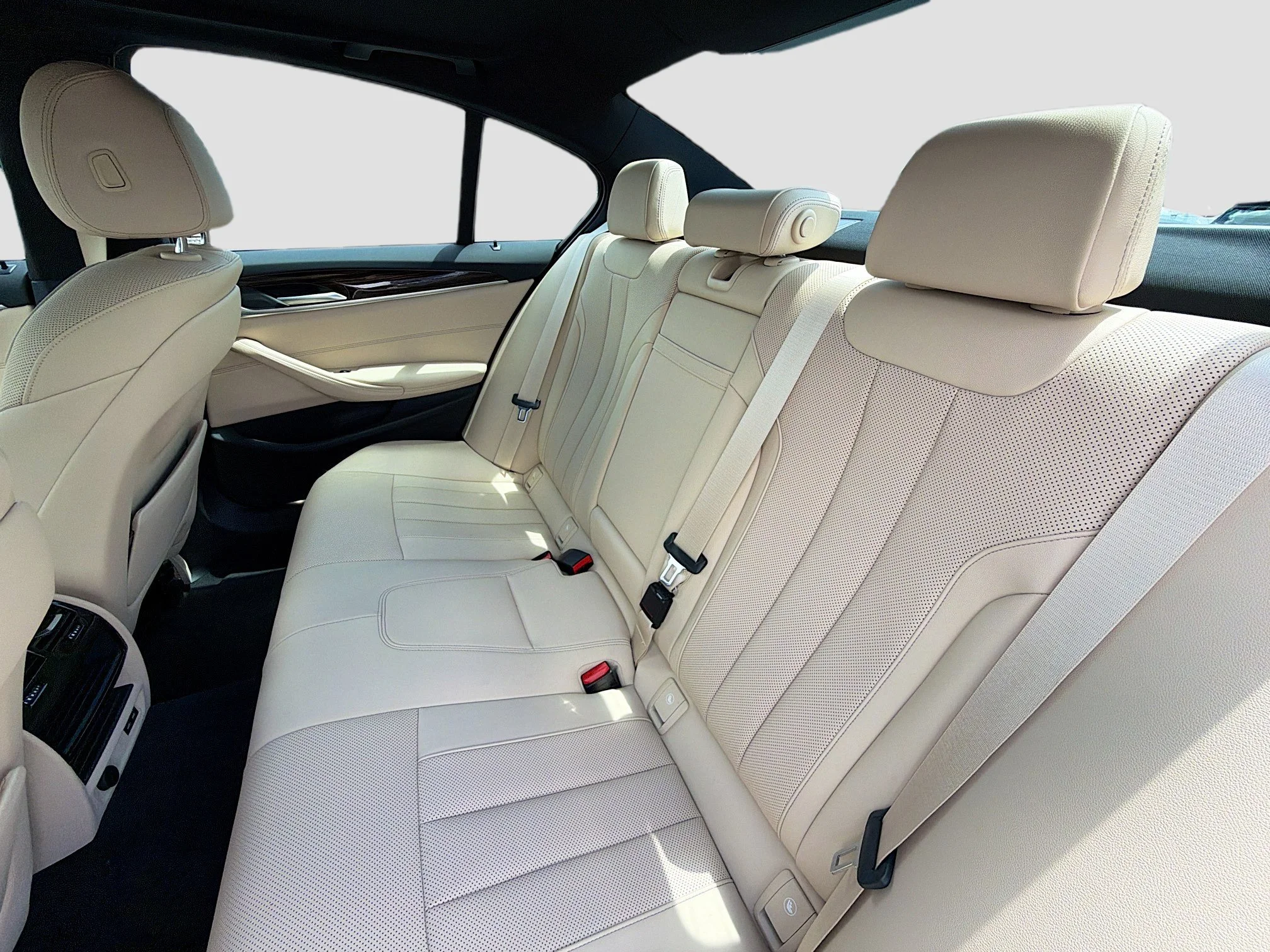 Used 2023 Alpine White BMW 530i image 20