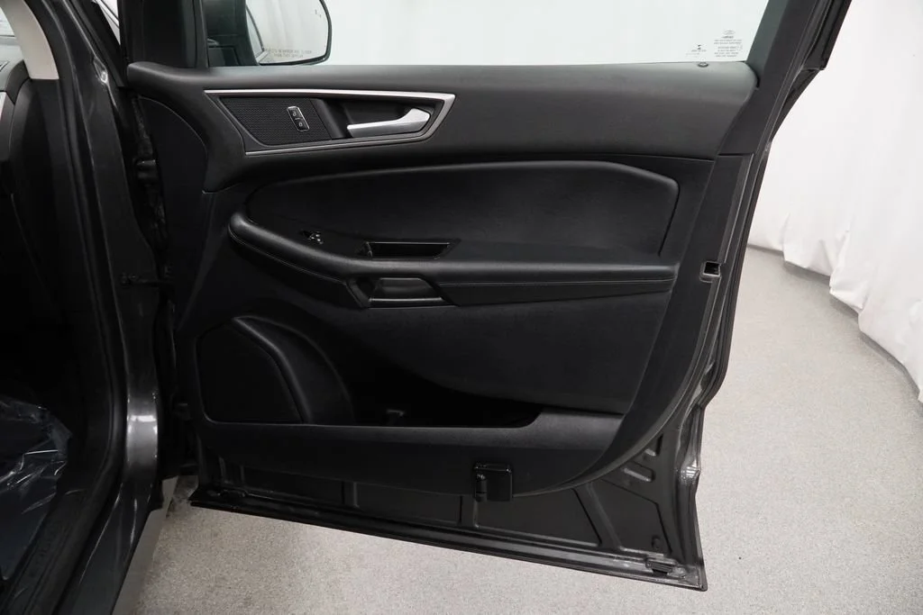 Used 2019 Gray Ford SEL image 27