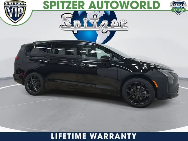New 2027 Diamond Black Crystal Pearl-Coat Exterior Paint Chrysler Limited image 2