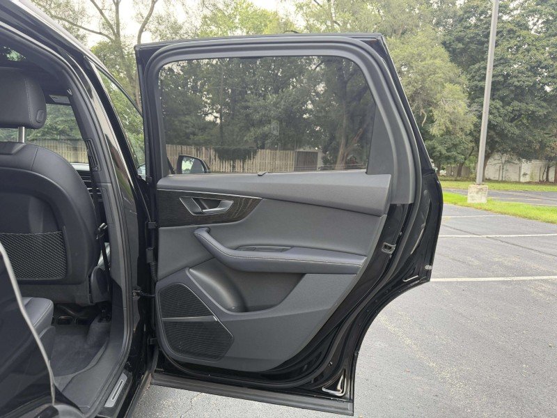 Certified Used 2025  Audi Premium Plus image 27
