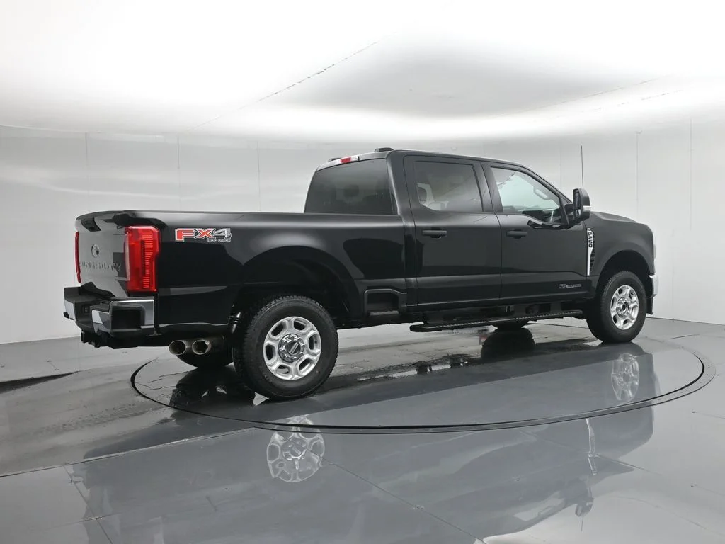 New 2026 Agate Black Metallic Ford XLT image 27