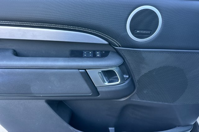 Certified Used 2025 White Land Rover Dynamic SE image 10