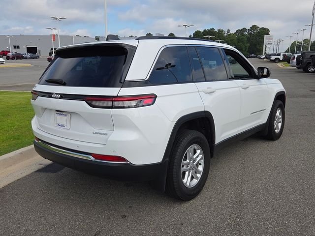 Used 2025 White Jeep Laredo image 11