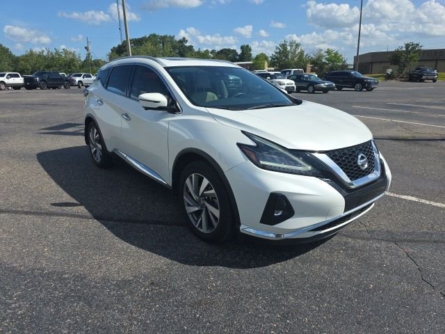 Used 2019 White Nissan SL image 1