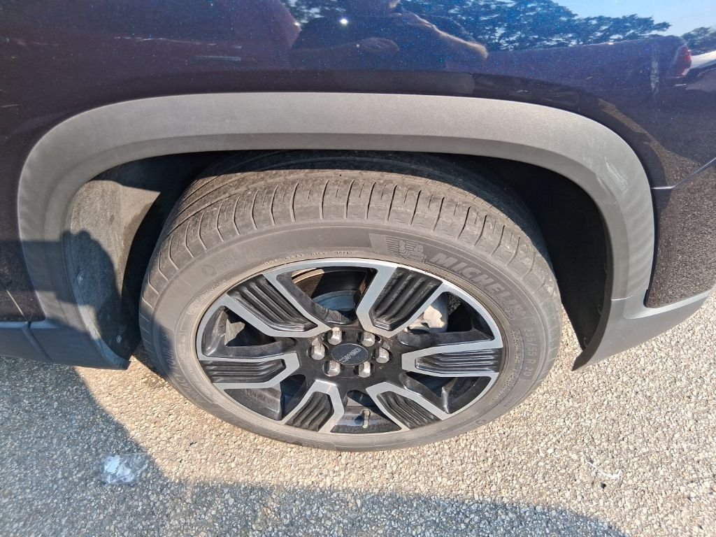 Used 2021 Blue GMC SLE image 4